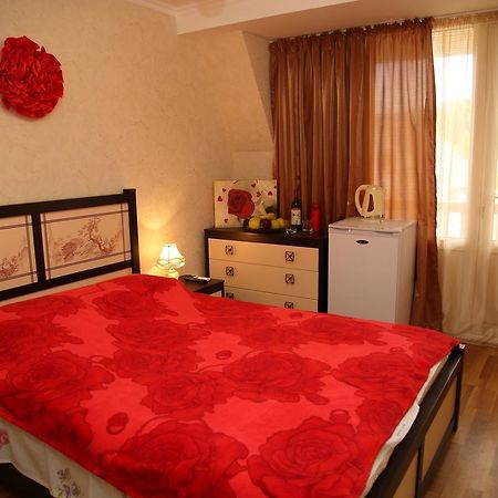 Guest House Milana Sukhumi Exterior foto